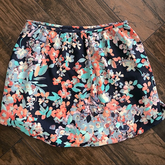 LC Lauren Conrad Floral Skirt - Size M - Picture 2 of 7